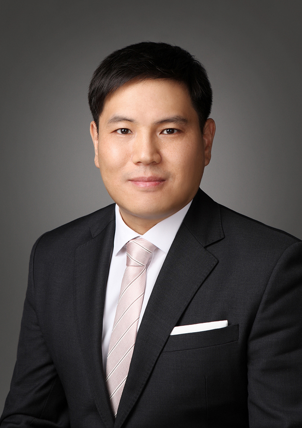 Alex Lee/Senior Foreign Attorney